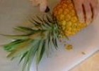 Cutting a pineapple | Recurso educativo 29620